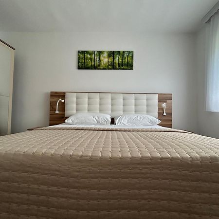 Apartments And Rooms Krizmanic สโมลยานัซ ภายนอก รูปภาพ