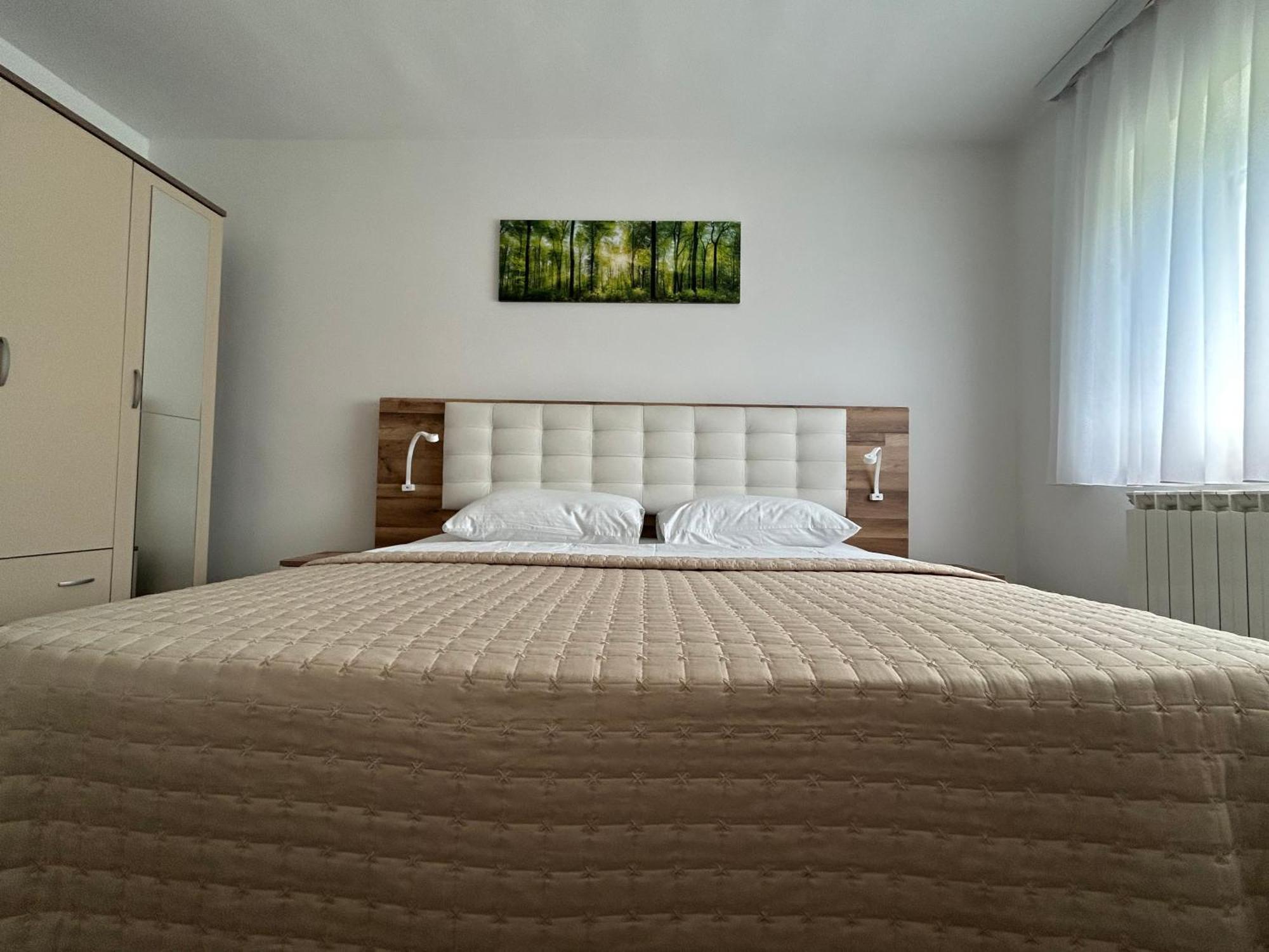 Apartments And Rooms Krizmanic สโมลยานัซ ภายนอก รูปภาพ