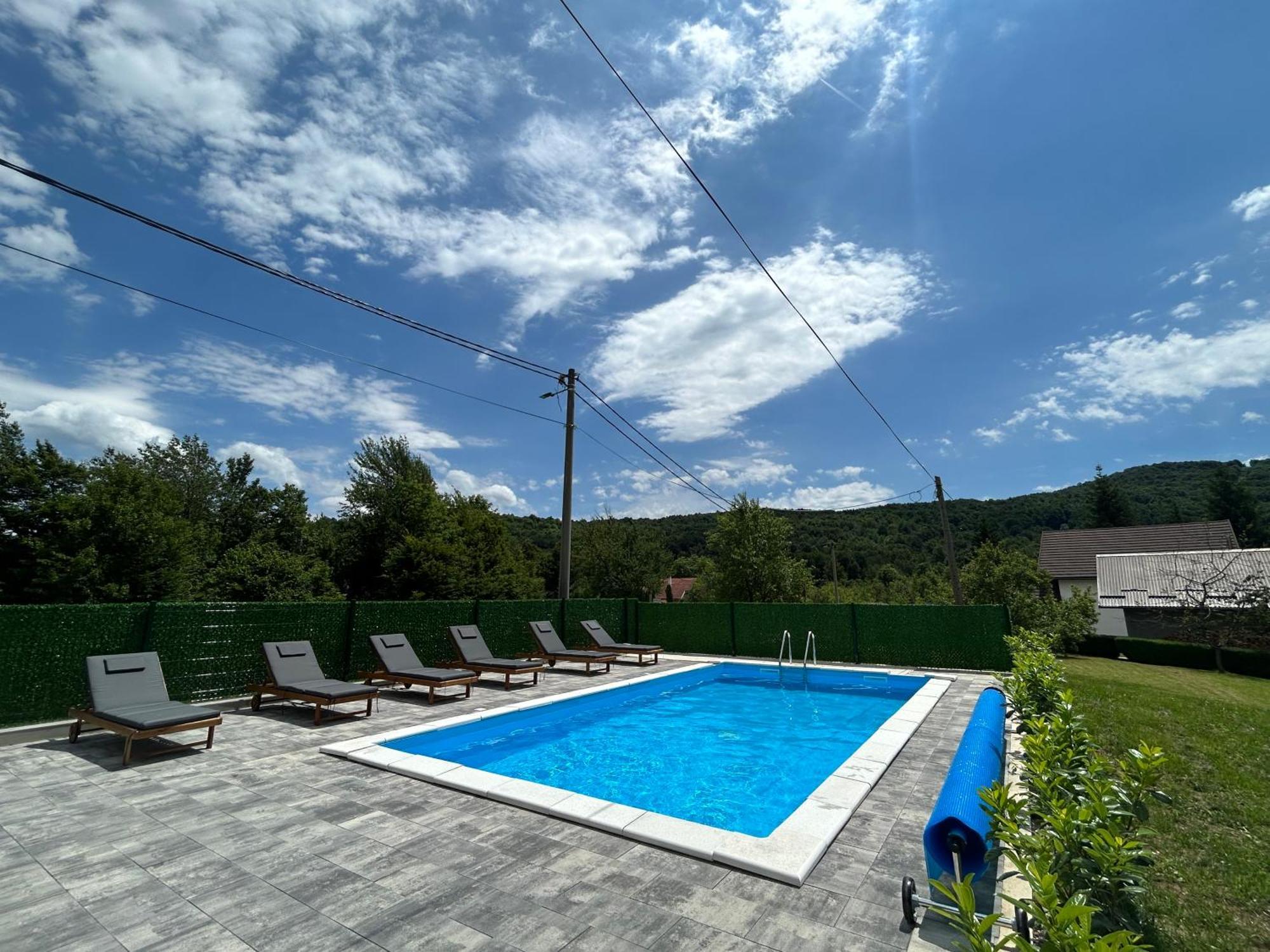 Apartments And Rooms Krizmanic สโมลยานัซ ภายนอก รูปภาพ