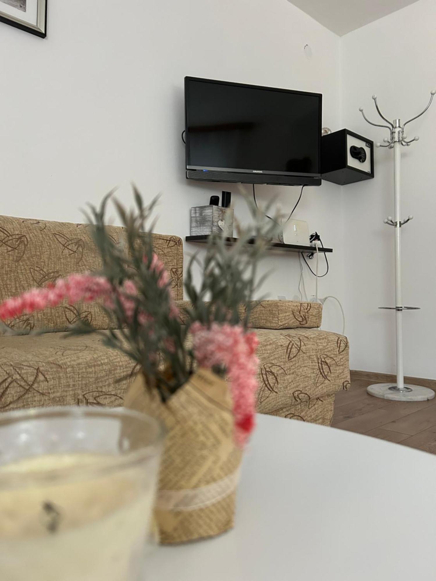 Apartments And Rooms Krizmanic สโมลยานัซ ภายนอก รูปภาพ