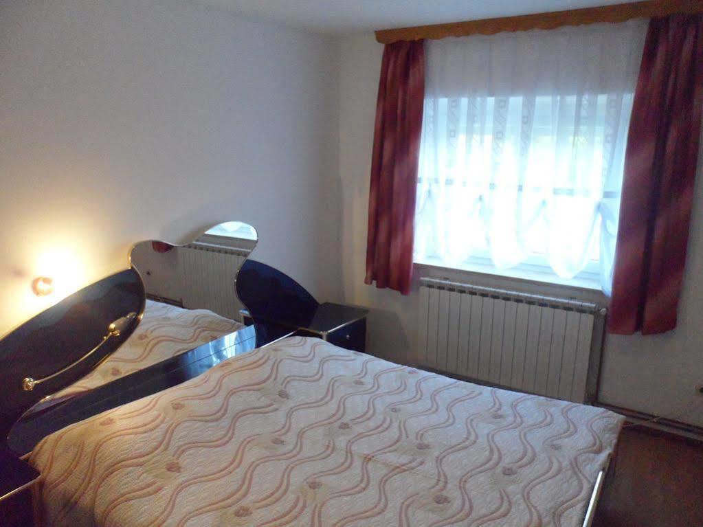 Apartments And Rooms Krizmanic สโมลยานัซ ภายนอก รูปภาพ