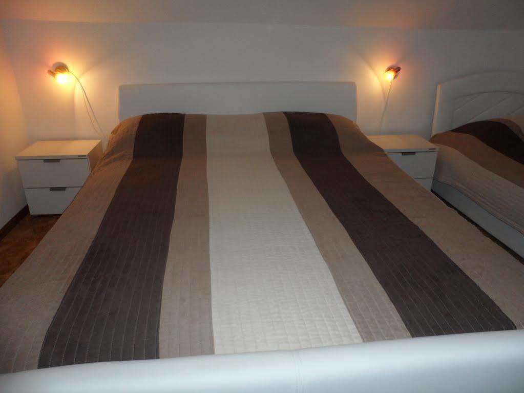Apartments And Rooms Krizmanic สโมลยานัซ ภายนอก รูปภาพ