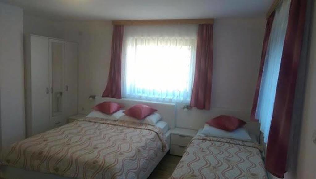 Apartments And Rooms Krizmanic สโมลยานัซ ภายนอก รูปภาพ